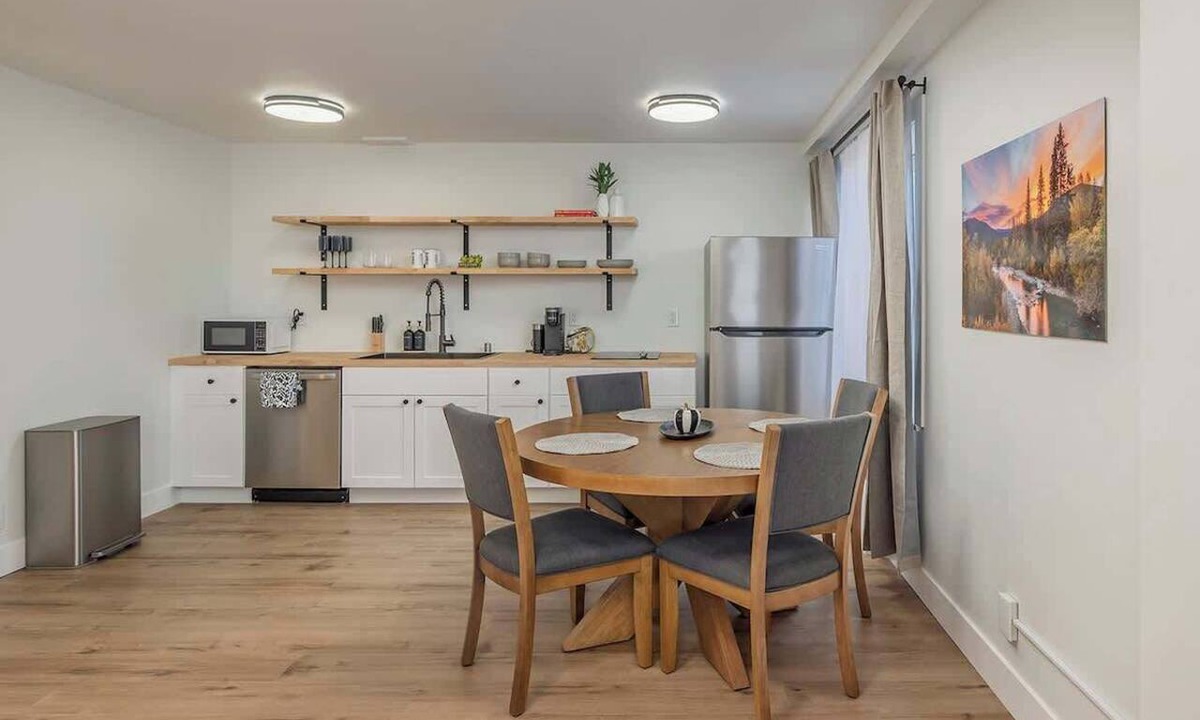 Downtown Anchorage Apartment | Downtown Coastal View 1 Bedroom