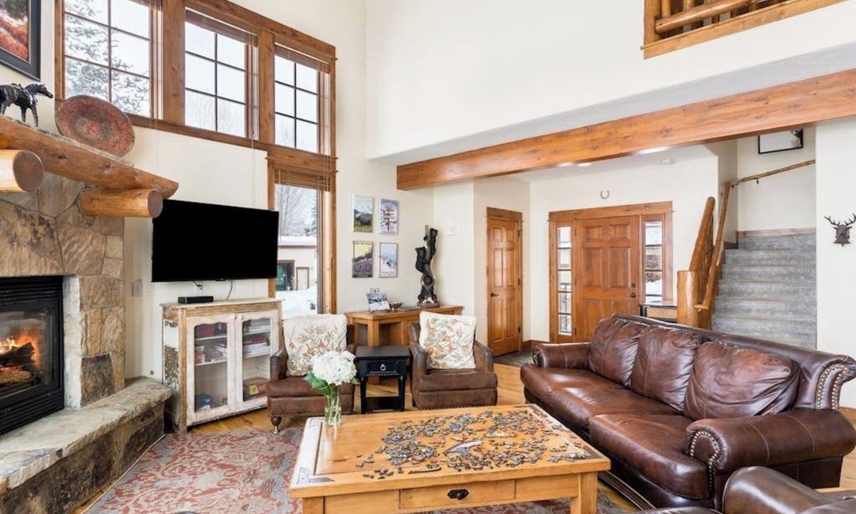 Steamboat Springs House | Elegant, walk-to-gondola home w/private hot tub, fireplace & shared pool/gym