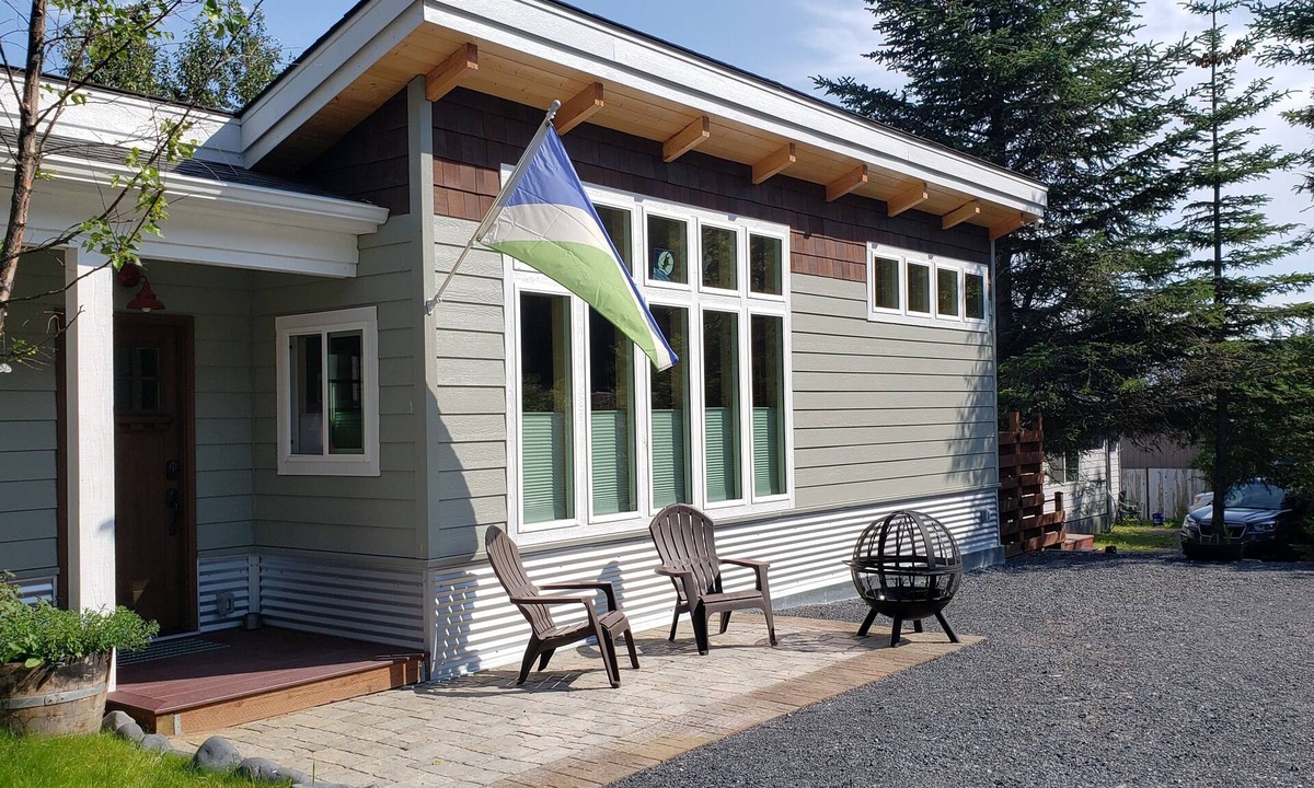 Jesse Lee Heights House | Entire House Tiny Home: close to cruise ship terminal and downtown Seward