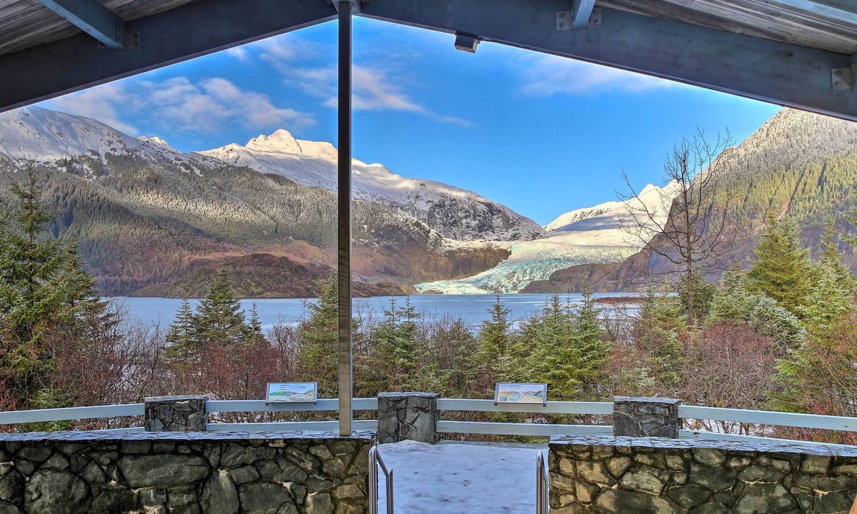Mendenhaven Cottage | Expansive Getaway ~ 2 Miles to Mendenhall Glacier!