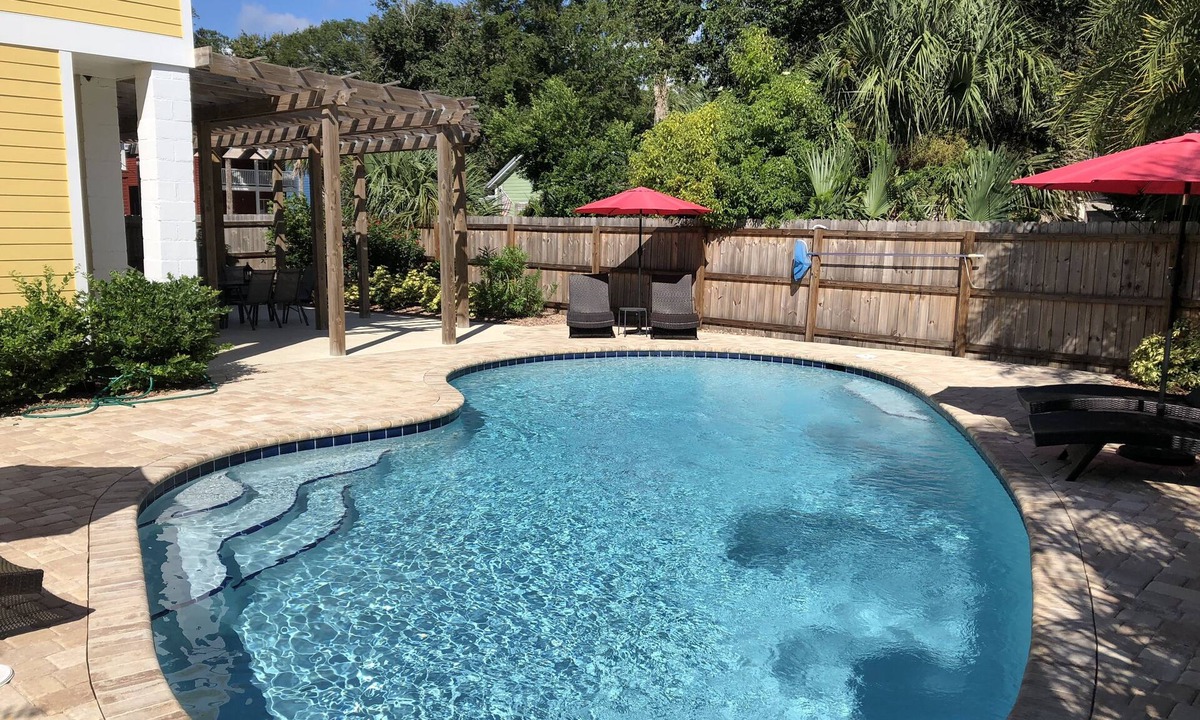 Lincolnville Apartment | F4, Downtown, POOL, 2 king beds, 2 full bathrooms, free onsite parking!