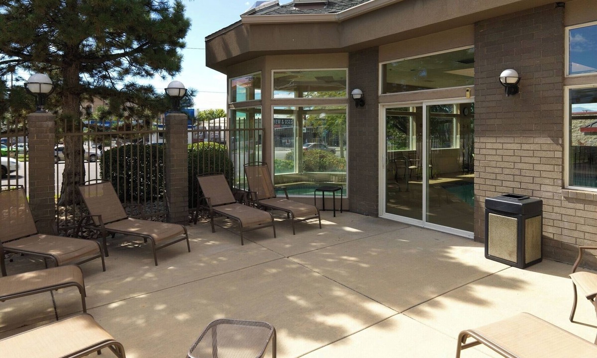 Rio Grande Hotel | Family Getaway Near City Center | Pool, Free Breakfast | 3 Pet-Friendly Units