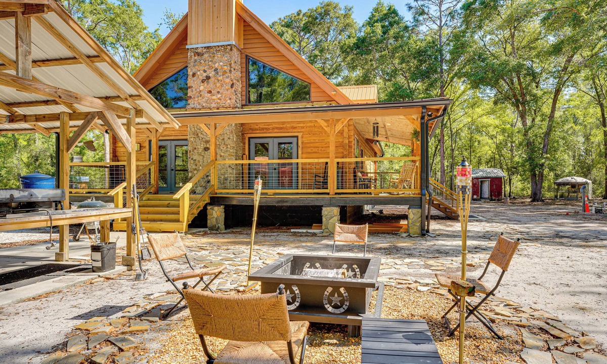 Bell Cottage | Fish & Float at Natural Springs! Log Cabin in Bell