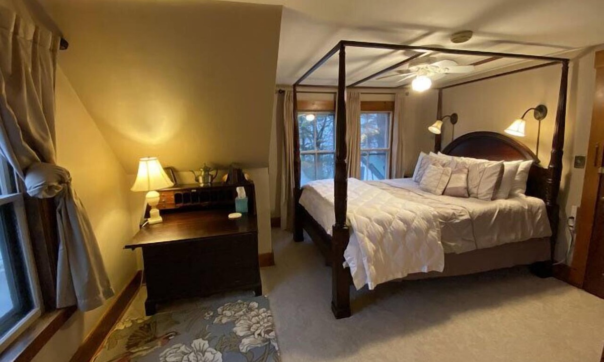 North Sutton Bed & Breakfast | Follansbee Inn