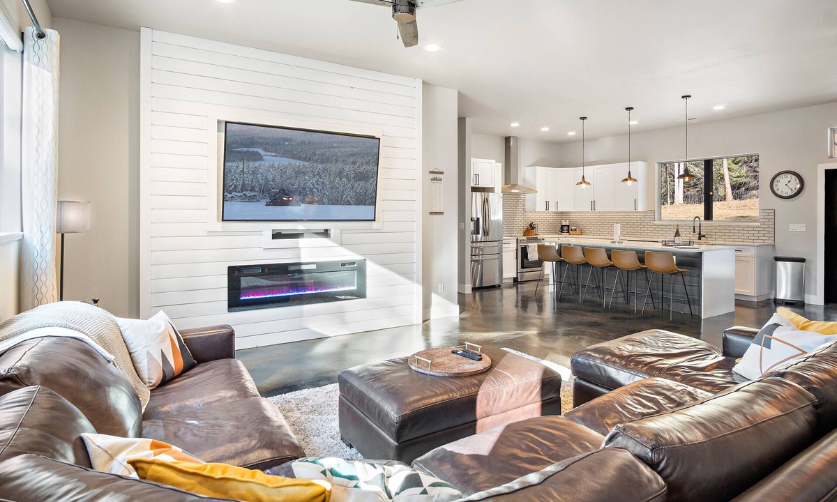 Ronald Cabin | Forested Oasis for the Whole Family- Pet Friendly! Game Room, Hot tub and more!