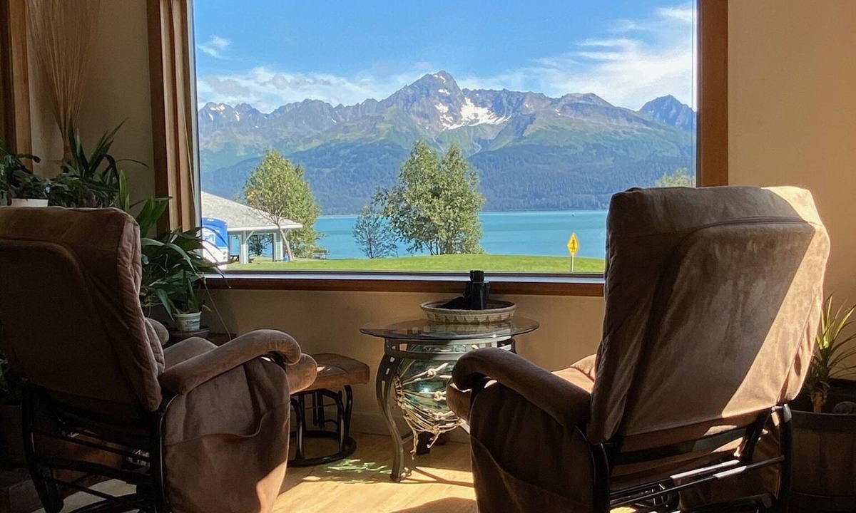 Seward House | Front Row Bed and Breakfast