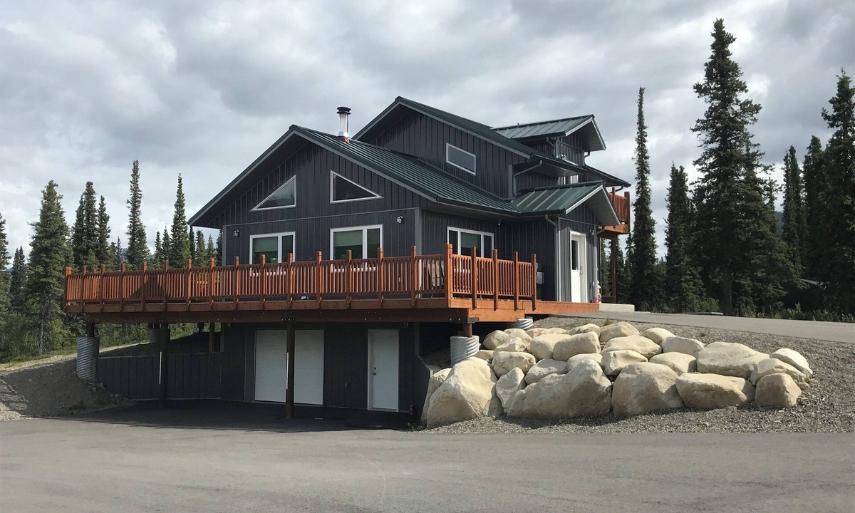 Cantwell House | Gorgeous Lakeside Chalet