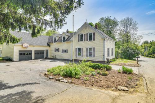 Dryden House | Great for Groups! Spacious Wilton Getaway w/Deck