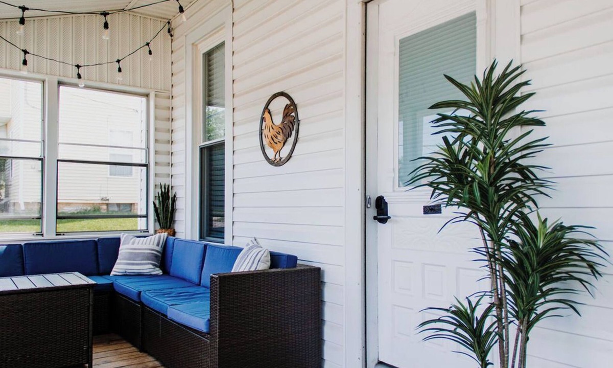 Wilmington House | Happy Hen House 2-Bedroom House w/Amazing Front Porch and Backyard Chickens