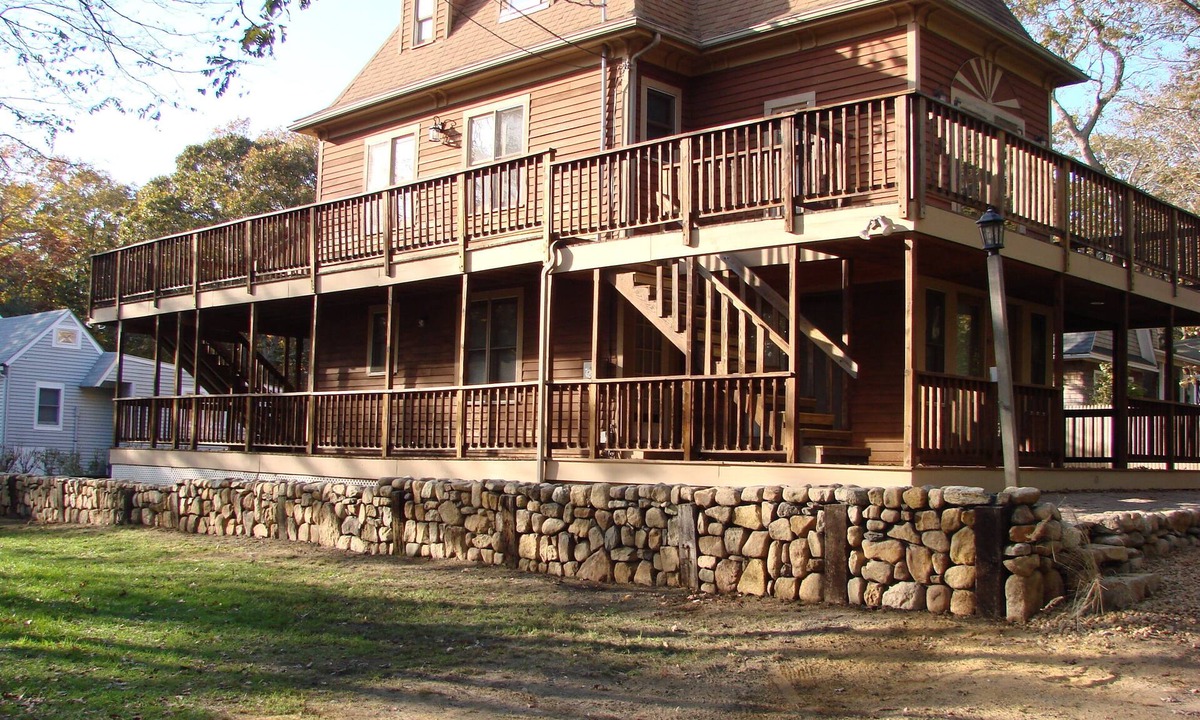 East Chop House | Historic 11 room Full House Rental in Oak Bluffs walking distance to beach