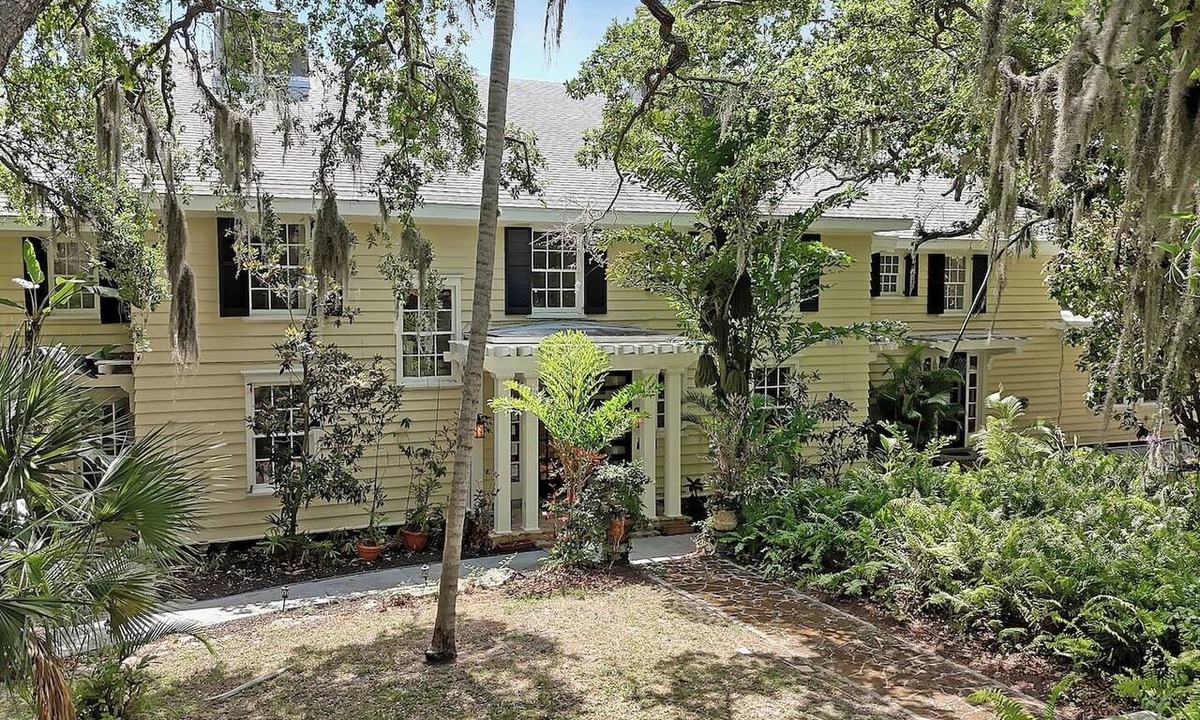 Tropic House | Historic Riverfront Estate | 11bed/10bath Dock Sleeps 32 | The Ballard House