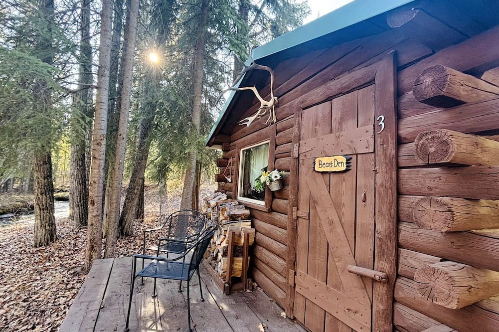 Mentasta Lake Cabin | Historical Cozy Off-Grid Cabin with Creekside Sauna near Log Cabin Creek, Tok Alaska