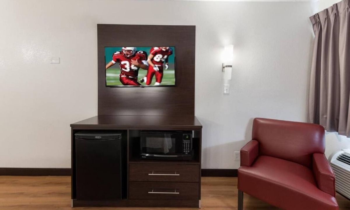 Crosswoods Hotel | Ideal Room for Family Travelers – Pet-Friendly + Great Location Near Highbanks