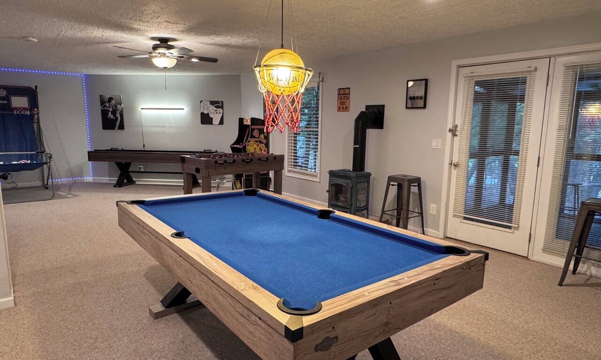 Massanutten House | In home Games, Gym, & Movie Room+FREE Pool Access!