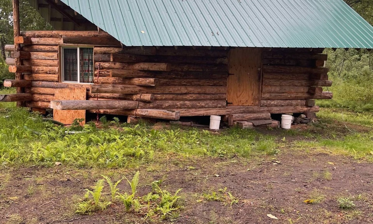 Talkeetna Cabin | Interior Alaska vacation getaway. Secluded 1 bedroom cabin next to the river.