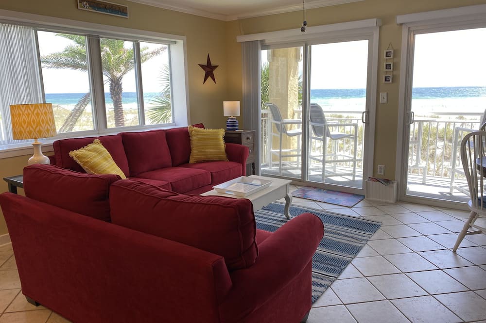 Fort Walton Beach Condo | ISLAND SANDS #201- PANORAMIC VIEWS! 2nd FLOOR END UNIT