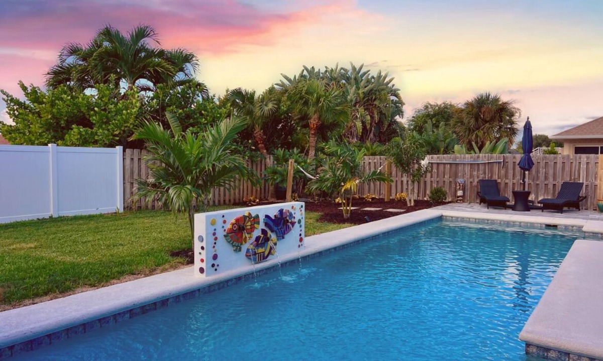 Melbourne Beach House | Island Vibes Beach House~ 4 min. Walk 2 Beach Heated Pool King Beds