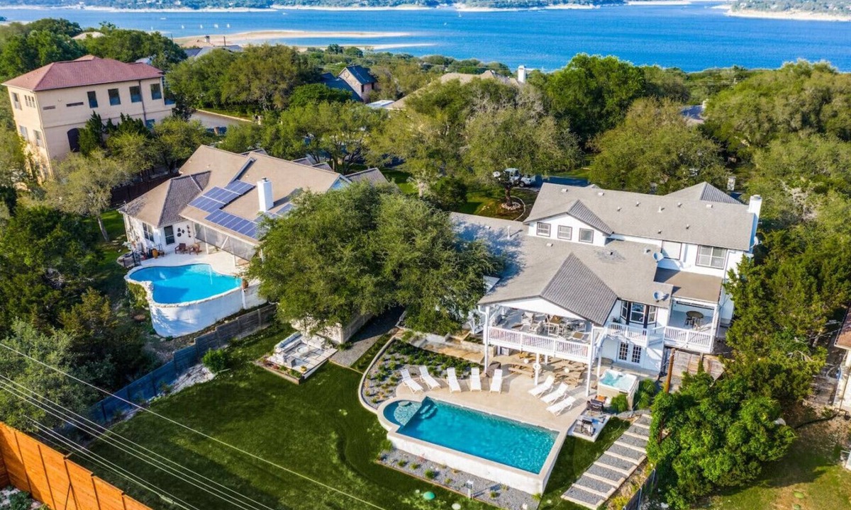 Travis Landing House | Lake Travis Heated Pool and Hot Tub, Bride Retreat, Sports TVs & Foosball!