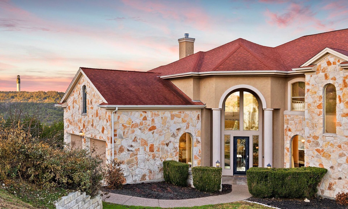 Travis Landing House | Lake Travis Luxury Home - Theater, Hot Tub, Game Room - Sleeps 16