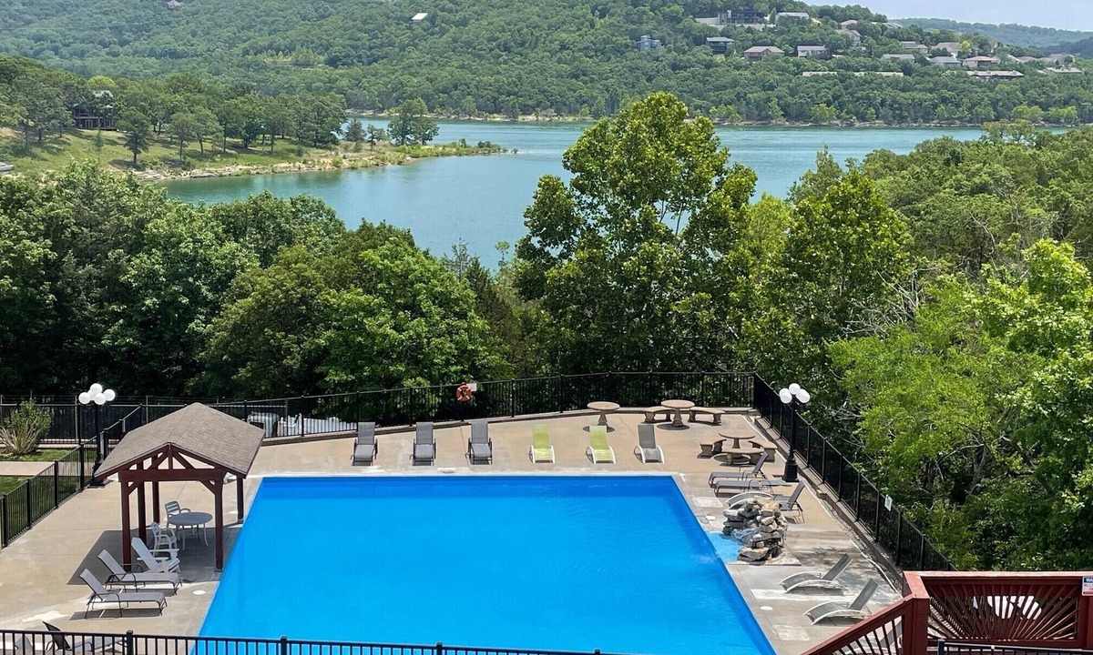 Indian Point Condo | LAKEFRONT, LAKE VIEW CONDO WITH A BOAT SLIP ON INDIAN POINT