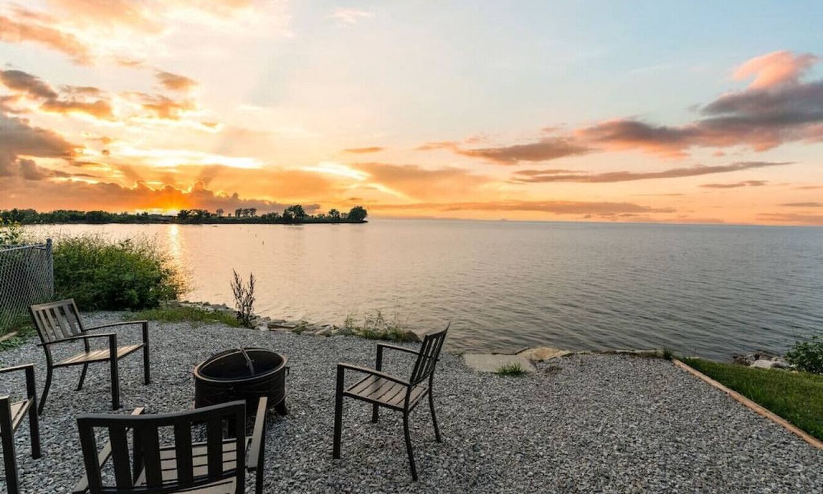 Lorain House | Lakefront Retreat - Serene escape on Lake Erie! Amazing Views! Lorain OH