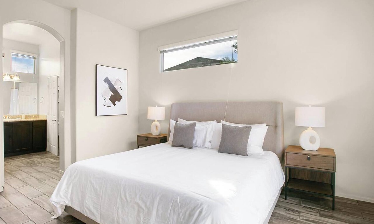 People's Freeway Apartment | Landing | Chic 1BD, Yoga Studio, Pool
