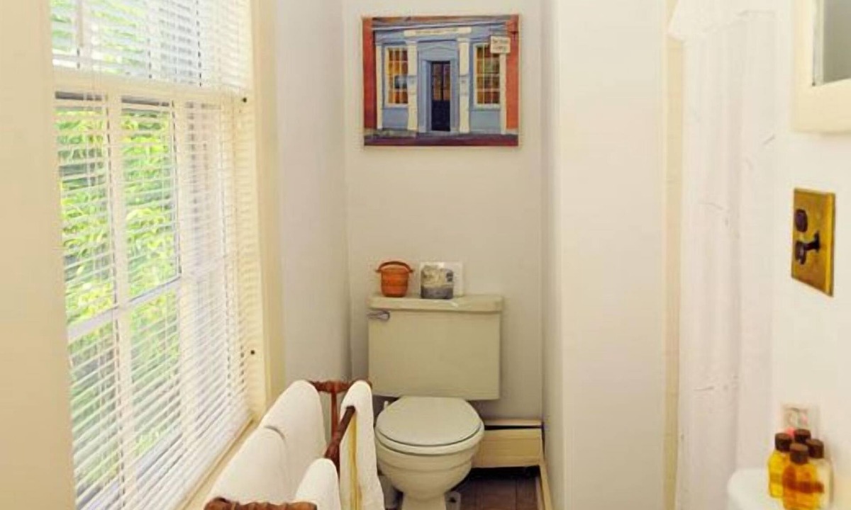 Nantucket Town House | Languedoc Inn & 3 Hussey St Guest House