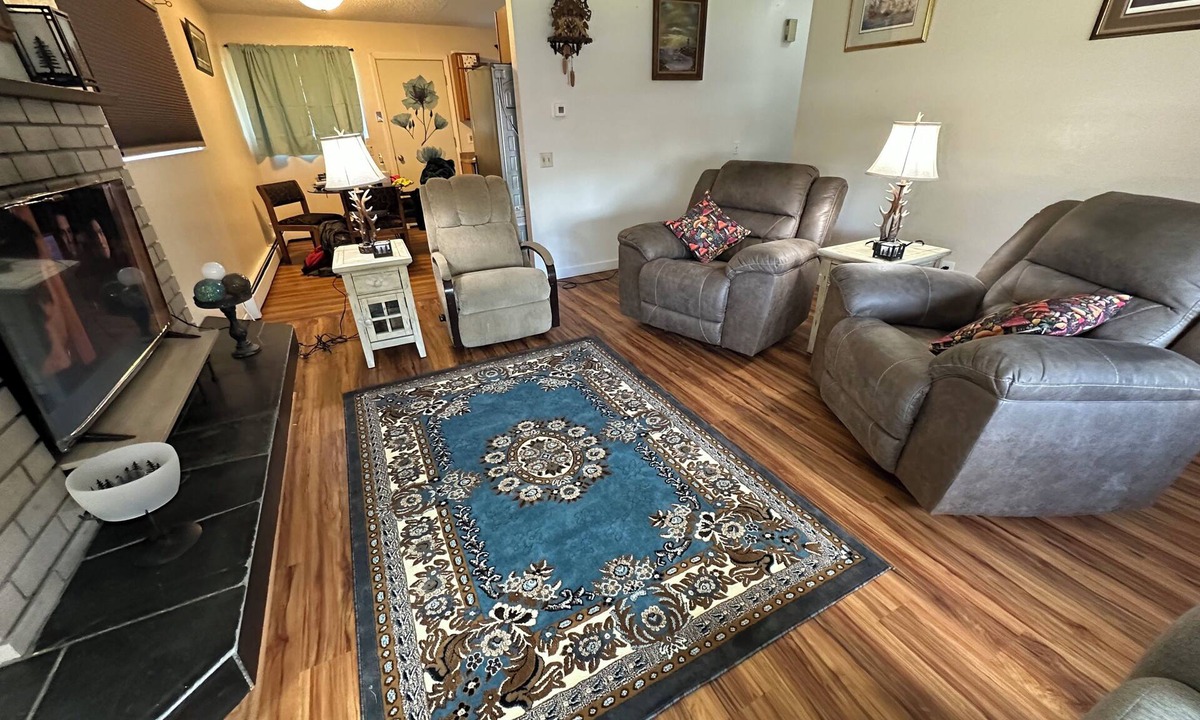 Sand Lake House | Lovely 2-bedroom duplex in Anchorage perfect for your getaway.