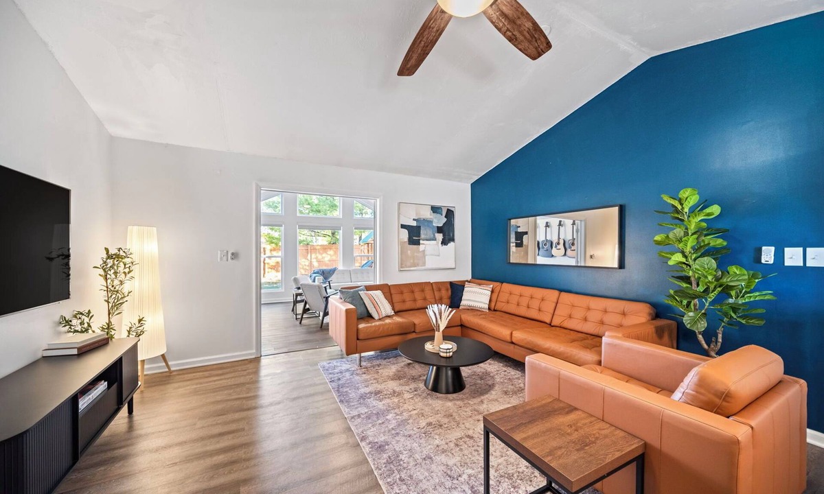 Riverside House | Lovely 3 bed/2 full bath Ranch w/Sauna near Zoo