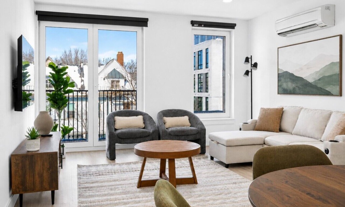 Allston Apartment | Luxury 3BR | Free Parking | Harvard/BU | ROKU TV