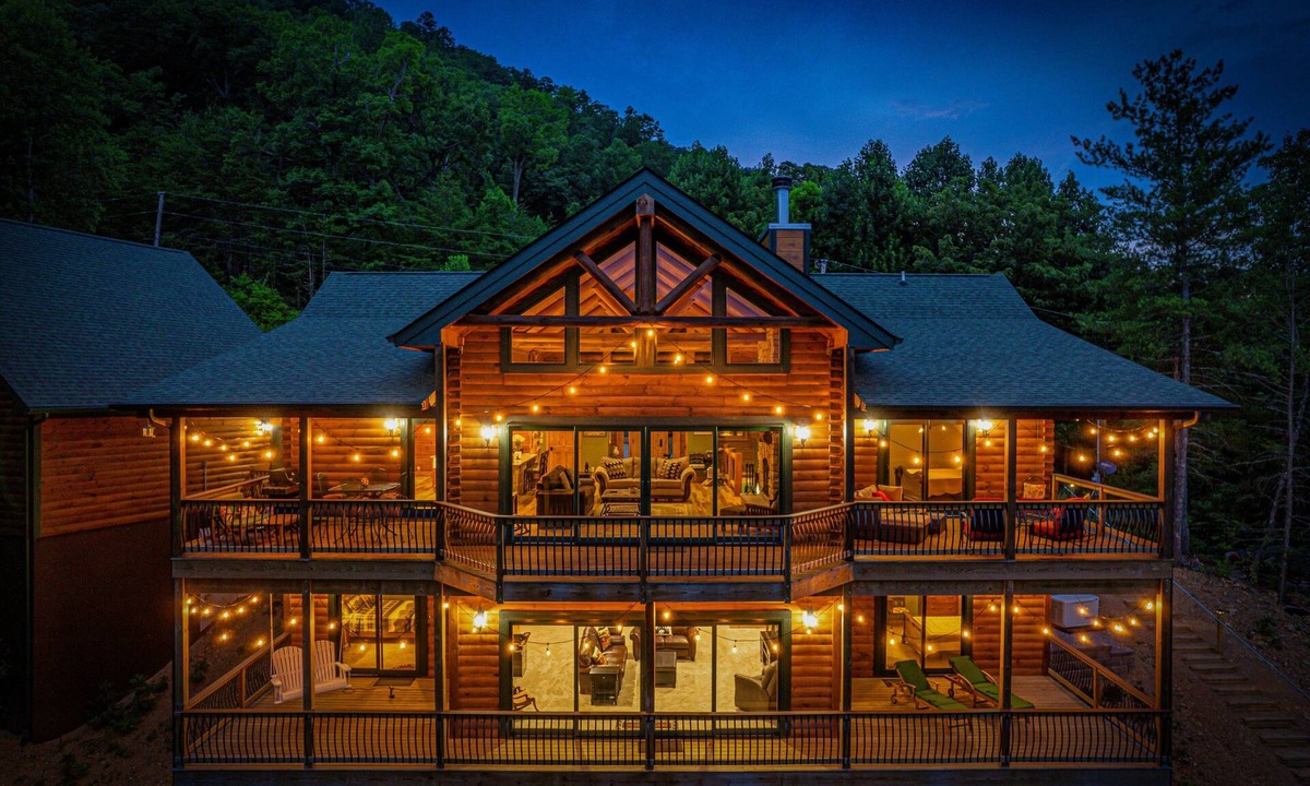 Townsend Cabin | Luxury Cabin with Epic Mountain Views Hot Tub 10 Min to Cades Cove