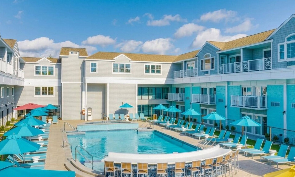 Hyannis Condo | Luxury Condo 3BR 3BA - Waterpark Passes Included! One summer week left.