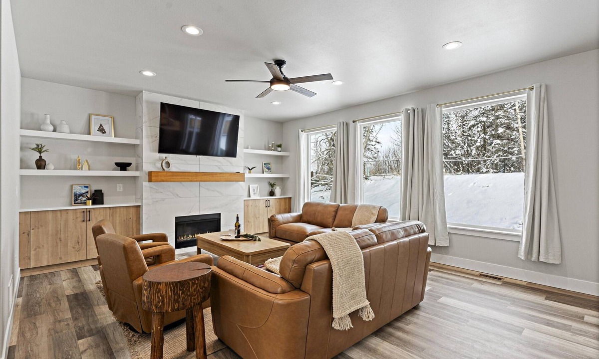 Abbott Loop House | Luxury home w/Private Hot Tub Close to airport, shopping, hiking, biking, skiing
