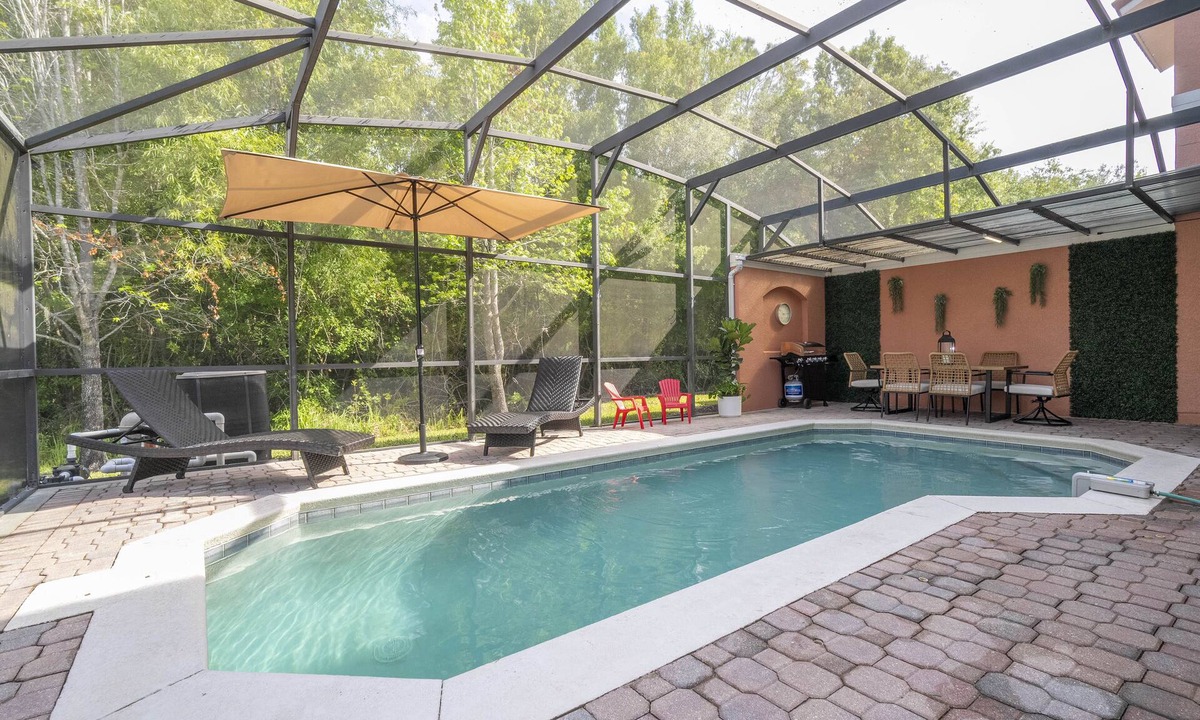 Lake Berkley House | Luxury Townhome 4 bed + 3 bath + Private Pool in front of the Clubhouse Resort!