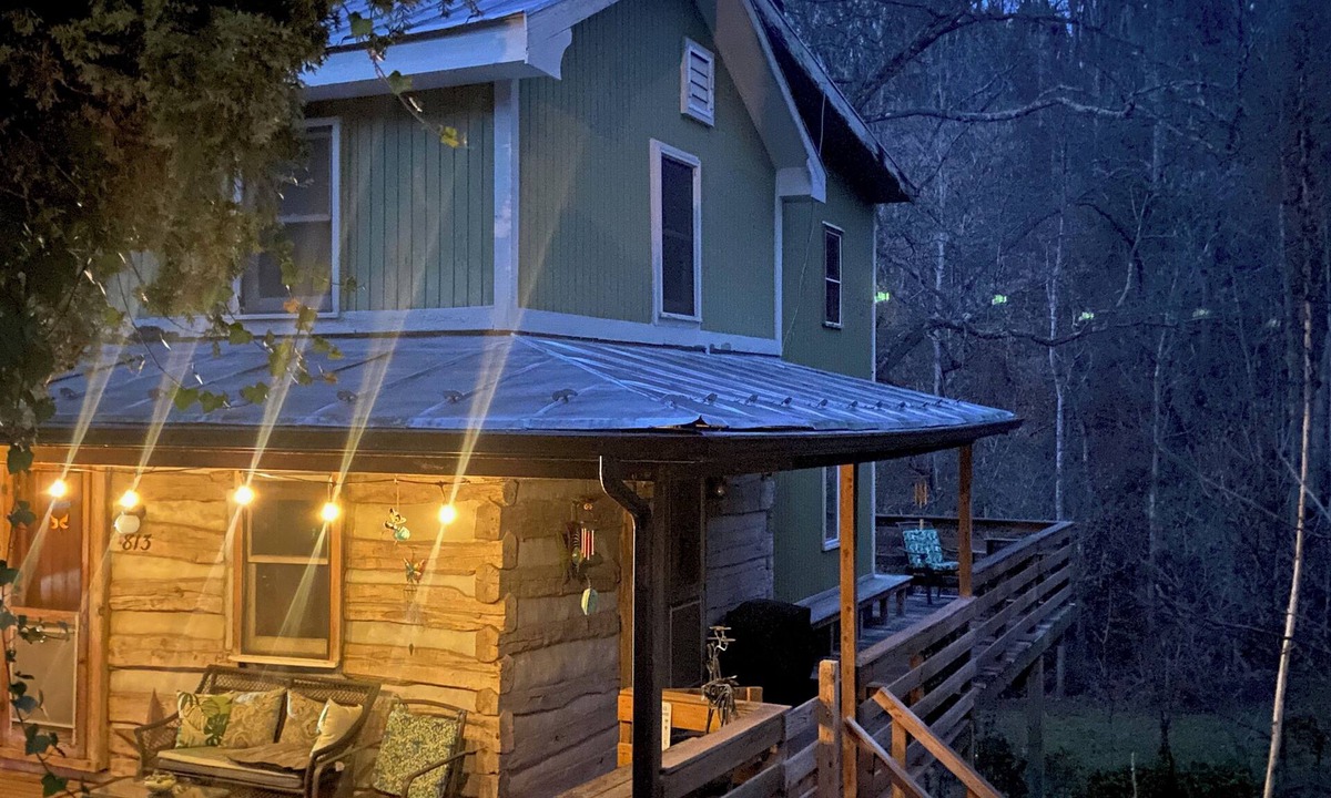 Verona Cabin | Magical Log Cabin Nestled by Creeks, Shenandoah Valley