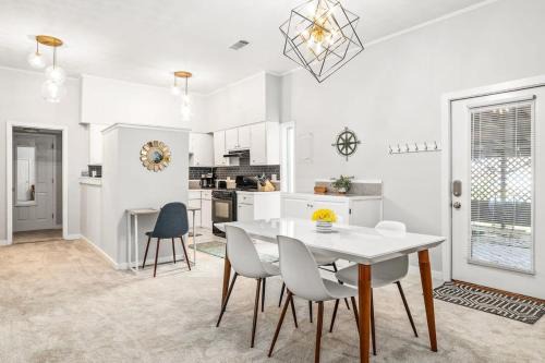 Midtown House | Midtown Guest House - private entrance
