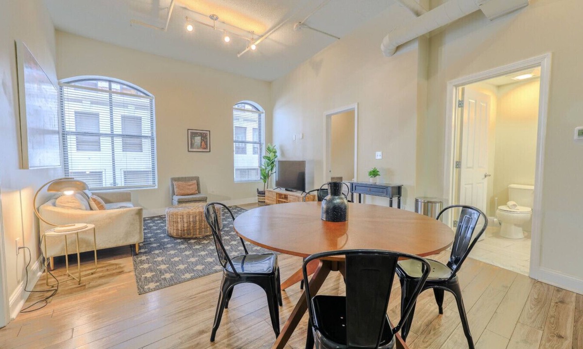 Boston Financial District Apartment | Milk153-2C-2/2 · Airy 2BR | Fidi Boston | Walk anywhere!