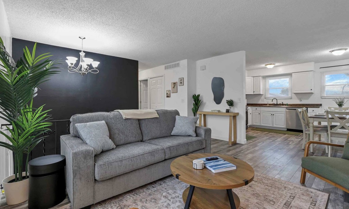 Columbus House | Modern 4BR Retreat Fenced Yard Near Easton