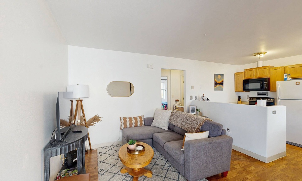 North Star Apartment | Modern apartment in convenient midtown location with WiFi & full kitchen