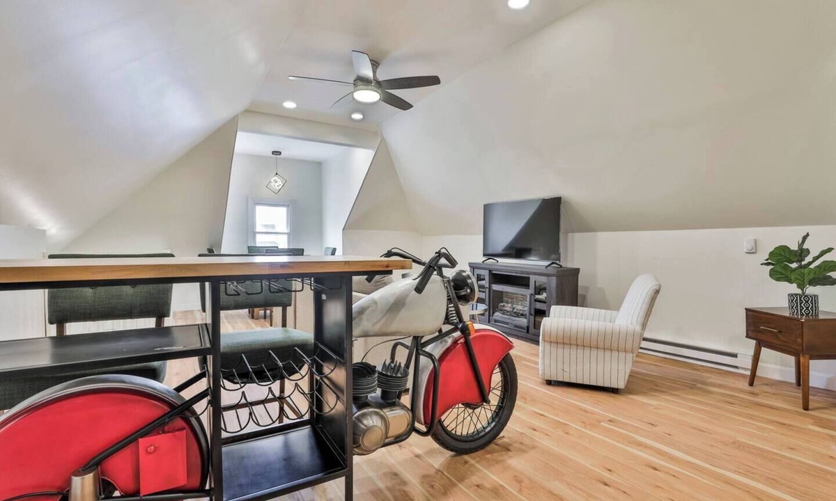 North Andover Apartment | Modern Private Near Downtown & Hgwy