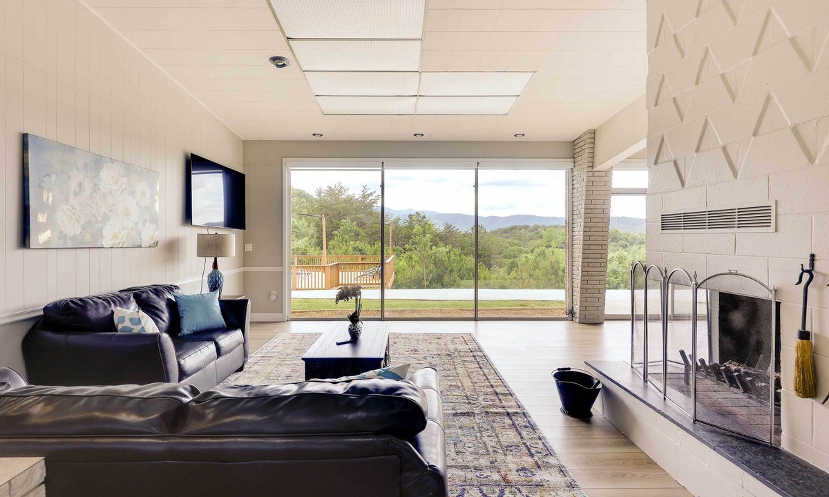 Copperhill House | Mountain View + Fire Pit: Modern Copperhill Home