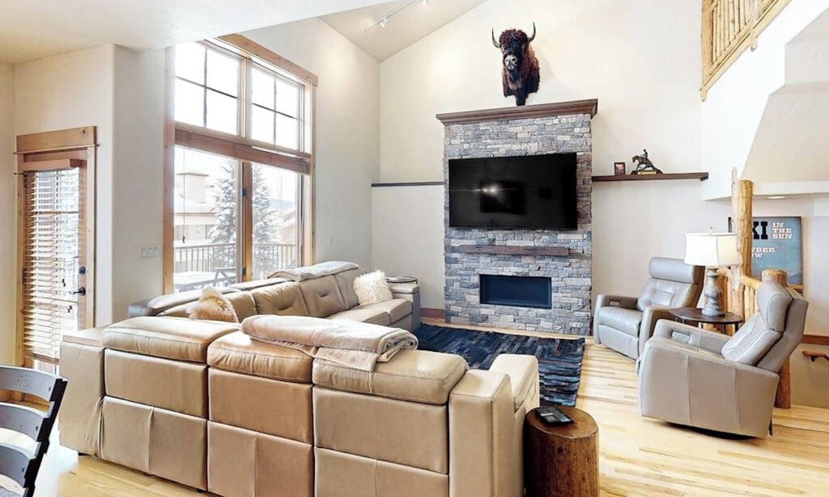 Steamboat Springs House | Mountain-view townhome with pool/hot tub access - walk to ski lifts