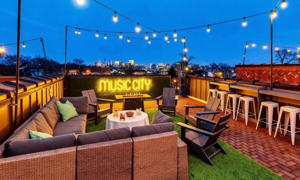 Hadley - Washington House | Nashville rooftop house with karaoke garage, sleeps 12 near Centennial Park