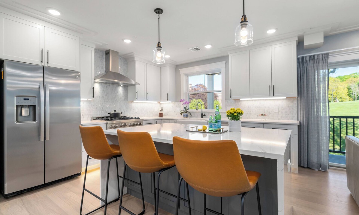 St. Elizabeth's Apartment | New 3 Bedroom/2 Bathroom Apartment, Free Parking in Quiet Boston Neighborhood