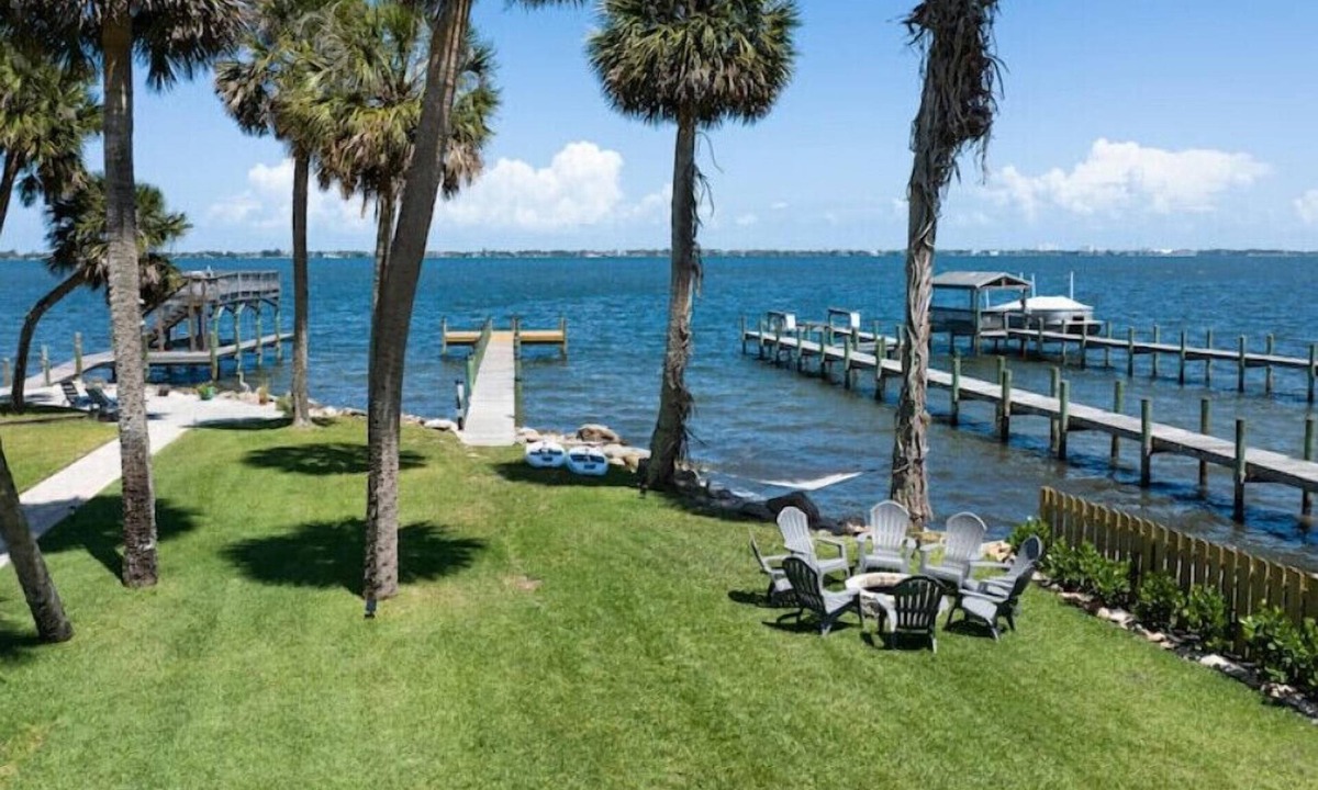 Tropic House | New Modern Waterfront Bungalow Retreat + Tropical Vibes + Fishing Paradise!