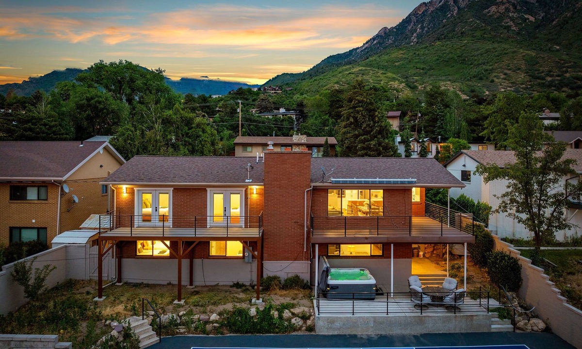 Olympus Cove Villa | NEW! Salt Lake Gem Hot Tub, Sauna & Great Location