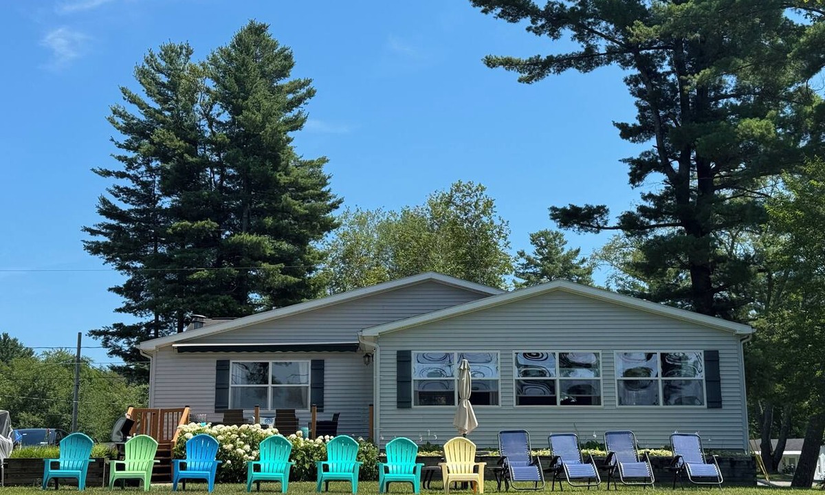 Broadalbin House | Peaceful 3-Bedroom Lake House with Stunning Sunset Views