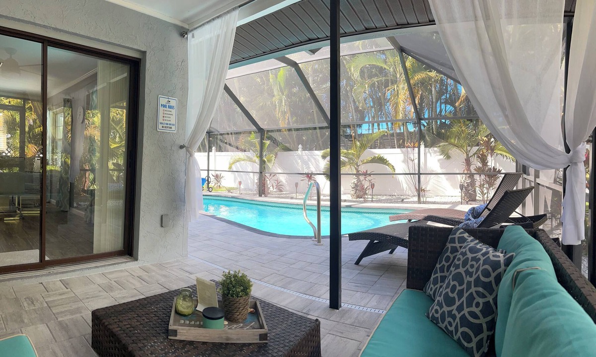 South Venice House | Perfect home away, modern amenities, Salt Heated Pool ~ Close to S. Venice Beach