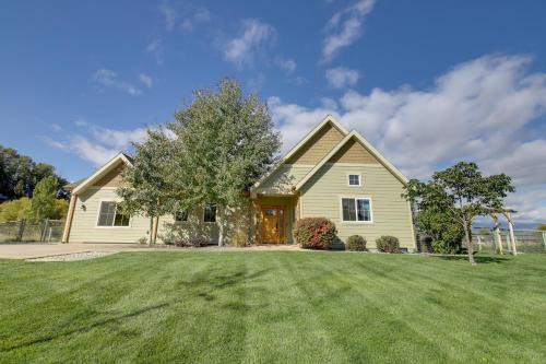 Stevensville House | Pet-Friendly Stevensville Home w/Mountain Views!