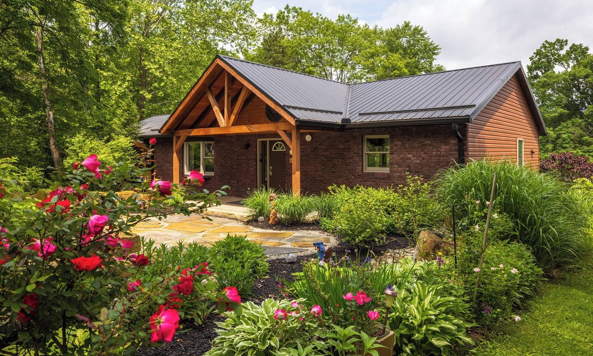 Logan Cabin | Playground-Panoramic LakeVue-Hot Tub-Covered Decks-Game Room-Kayaks-Canoes-Bikes